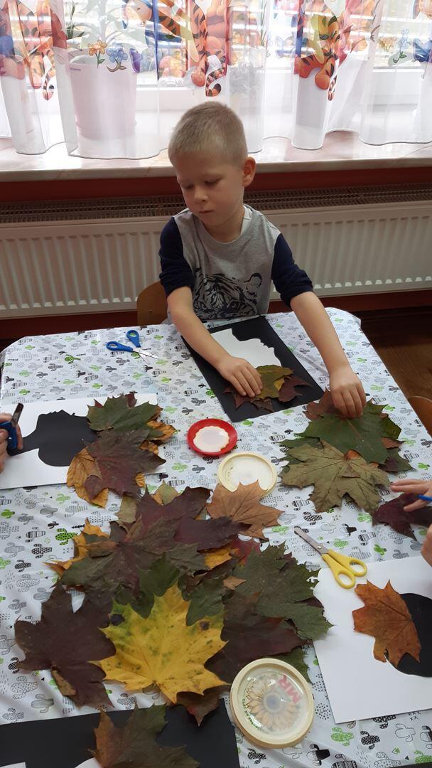 Praca Plastyczna Z Liści Przedszkole ,,JESIENNE FRYZURY''- PRACA PLASTYCZNA Z KOLOROWYCH LIŚCI - Przedszkole