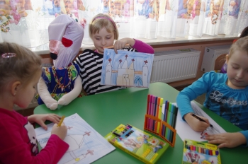 Jolanta Piotrowska_Dzieci rysują swoje miasto dla kolegów z Francji_Projekt Echange de mascottes.JPG