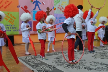 Jolanta Piotrowska_Taniec dzieci z okazji EURO 2012_Projekt Echange de mascottes.JPG