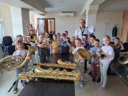 SPOTKANIE Z PANEM KAPELMISTRZEM /POZNANIE WYBRANYCH INSTRUMENTÓW